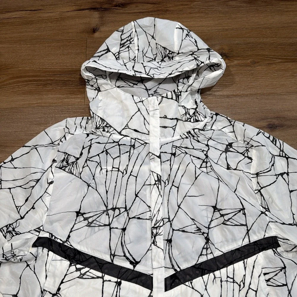 Nike Mens LARGE Run Division Pinnacle Running Jacket DA1286-100 White Black Mesh